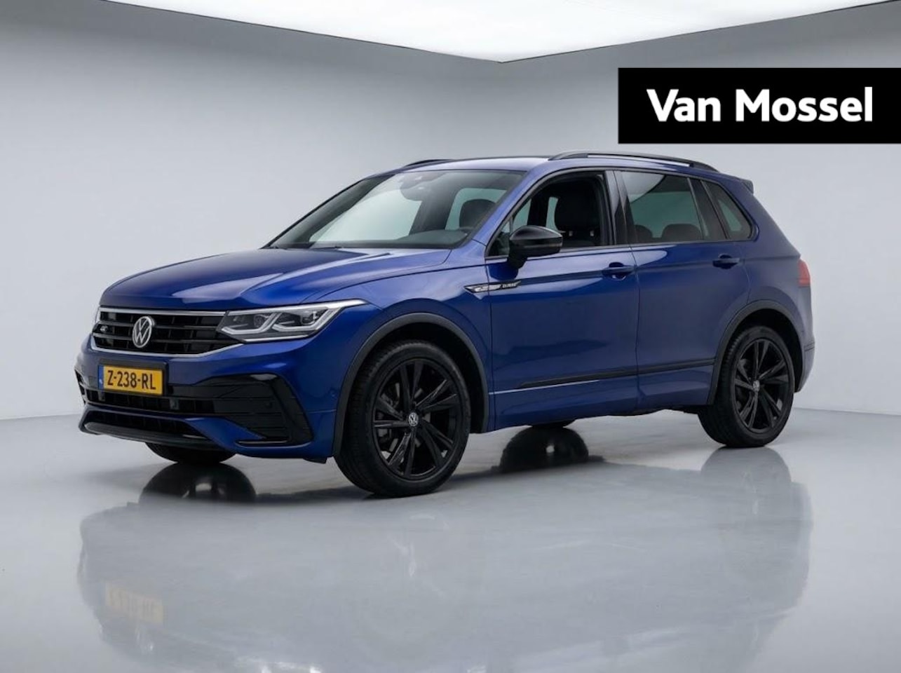 Volkswagen Tiguan - 1.5 TSI R-Line Business 150 PK| Dealeronderhouden | Trekhaak | Panoramadak | 360 Camera | - AutoWereld.nl