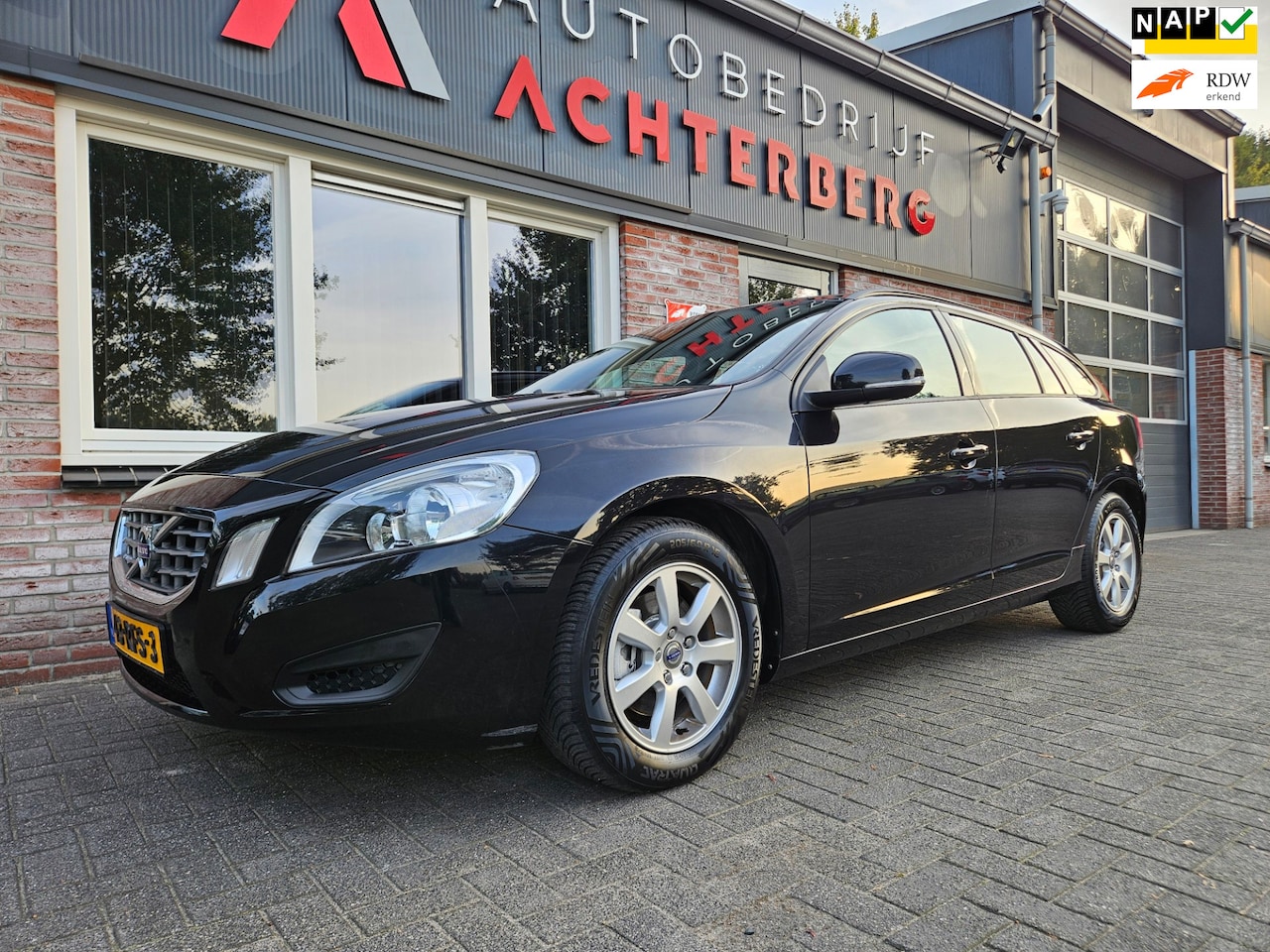 Volvo V60 - 1.6 T3 Kinetic Trekhaak! Airco/Clima! Cruise Control! NAP! Nette Auto! - AutoWereld.nl