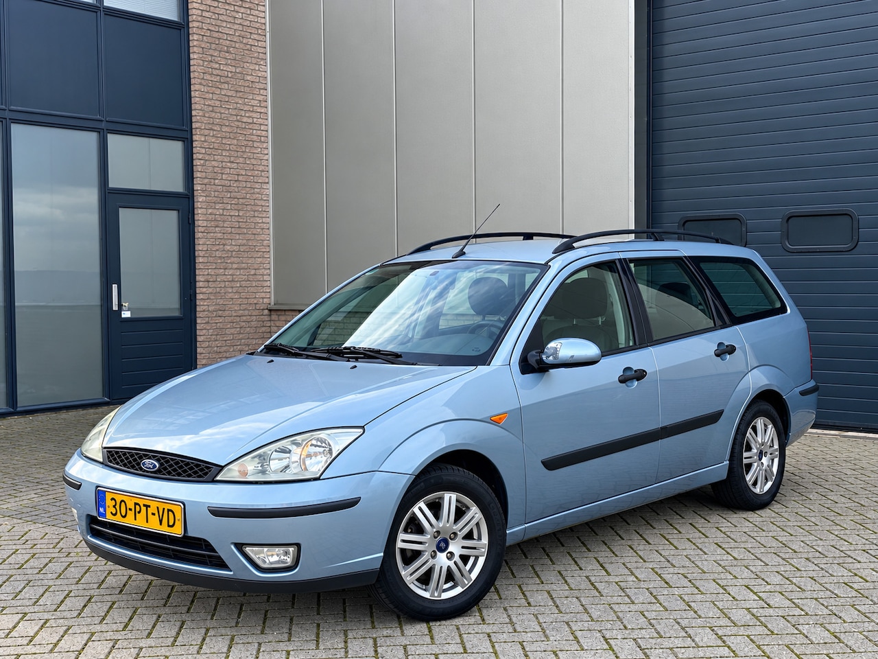 Ford Focus Wagon - 1.6-16V Ambiente Airco/Climate/Trekhaak - AutoWereld.nl