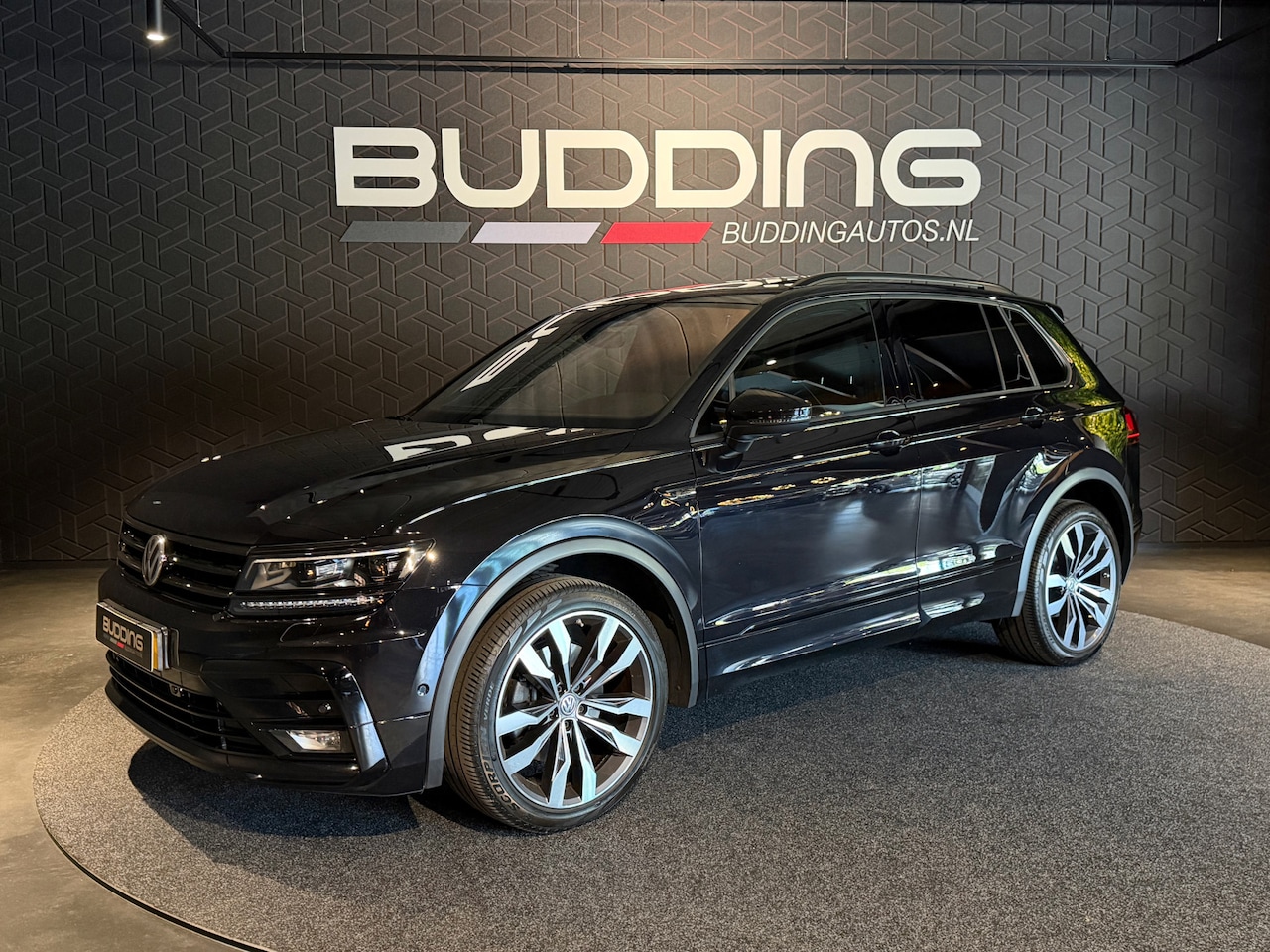 Volkswagen Tiguan - 2.0 TSI 4Motion | R-Line | | Pano | Trekhaak | Head-up - AutoWereld.nl