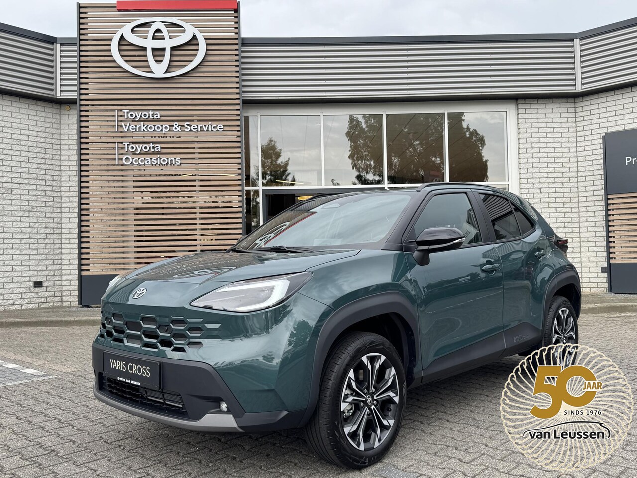 Toyota Yaris Cross - HYBRID 130 FIRST EDITION NIEUW MODEL 2026! DIRECT LEVERBAAR!! STOEL/STUURVER LED 17'' LM-V - AutoWereld.nl