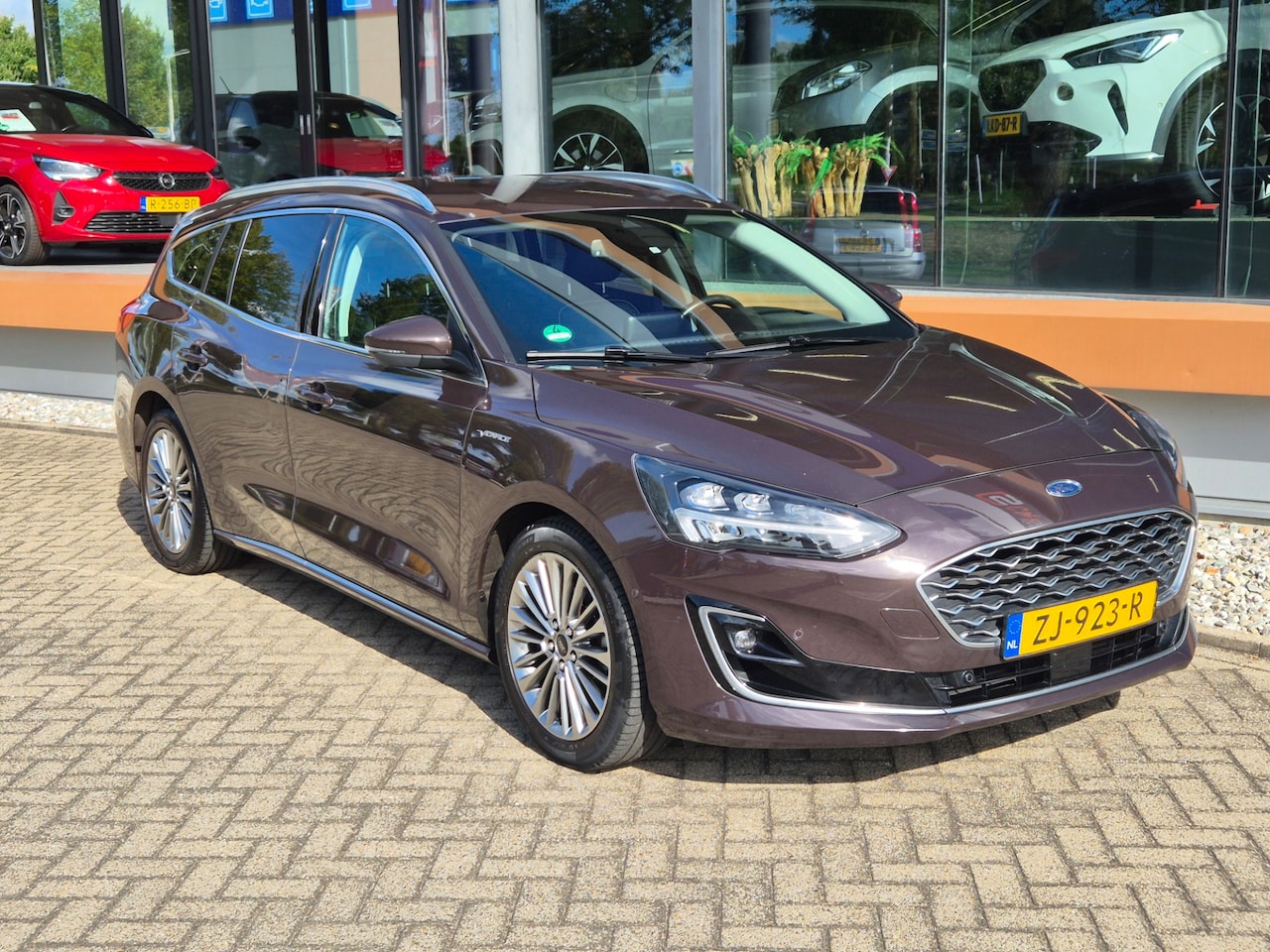 Ford Focus Wagon - 1.0 EcoBoost Vignale / Winterpakket / 1ste eigenaar - AutoWereld.nl