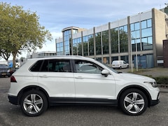 Volkswagen Tiguan - 1.4 TSI eHybrid Elegance SOh 98.4% / Pano/ Camera/ Trekhaak/