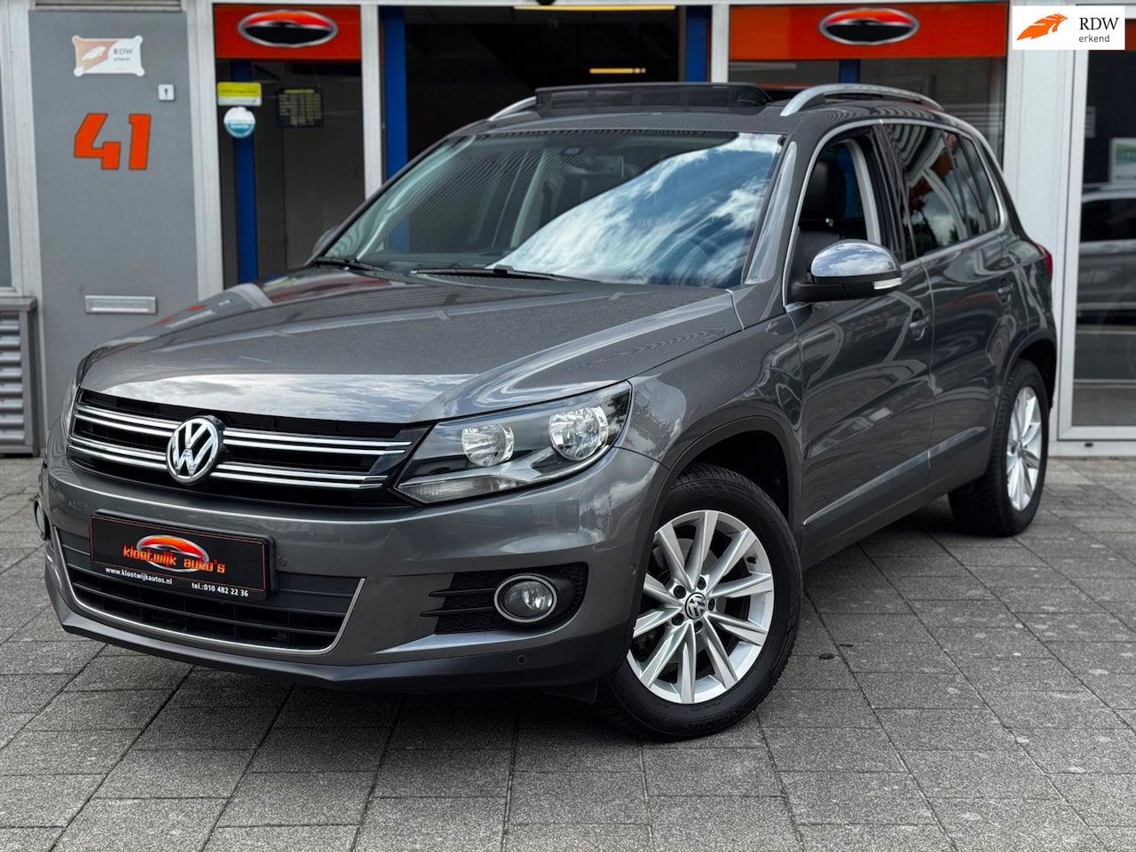 Volkswagen Tiguan - 1.4 TSI Connected Panorama Leder Navigatie Trekhaak 1e Eigenaar - AutoWereld.nl