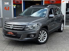 Volkswagen Tiguan - 1.4 TSI Connected Panorama Leder Navigatie Trekhaak 1e Eigenaar