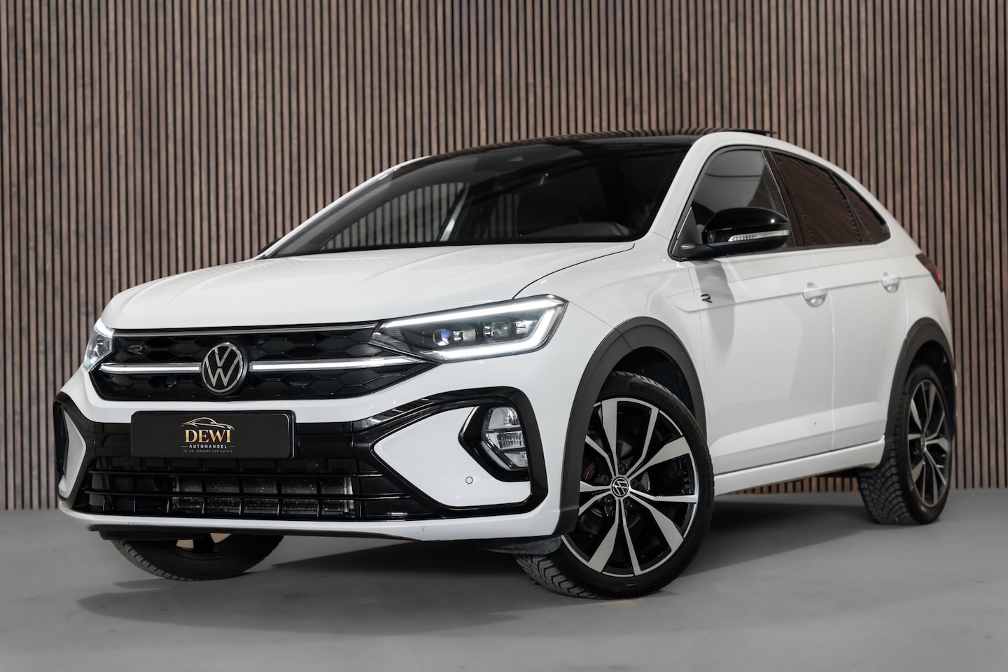 Volkswagen Taigo - 1.0 TSI R-Line DSG Pano IQ Navi - AutoWereld.nl