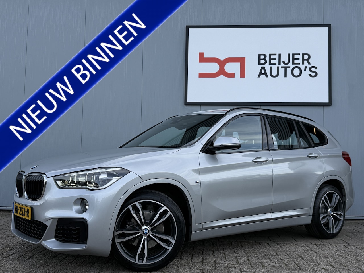 BMW X1 - sDrive18i Executive Edition Automaat M-pakket/Dealer/19inch/HUD. - AutoWereld.nl