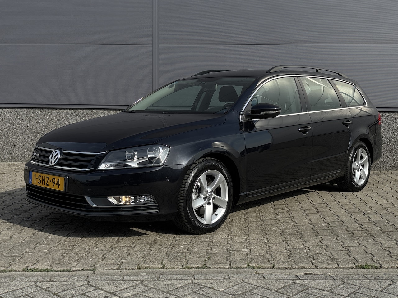 Volkswagen Passat Variant - 1.6 TDI BlueMotion Executive Edition - Cruise Control - Climate Control - - AutoWereld.nl