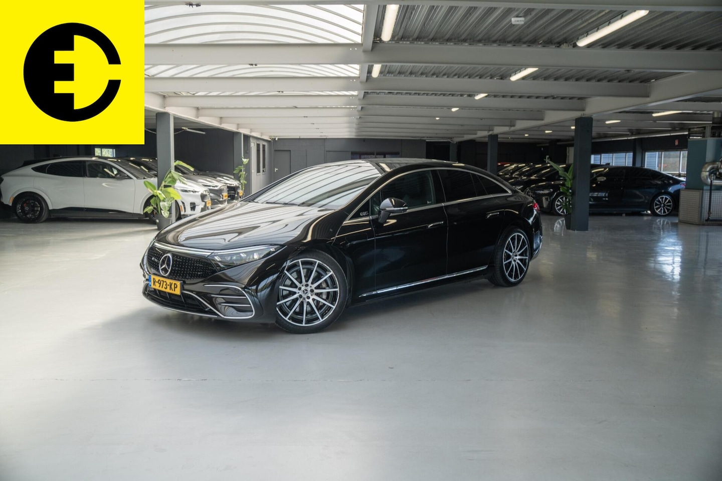 Mercedes-Benz EQS - 350 AMG Line 90 kWh | Luchtvering | Burmester | Pano - AutoWereld.nl