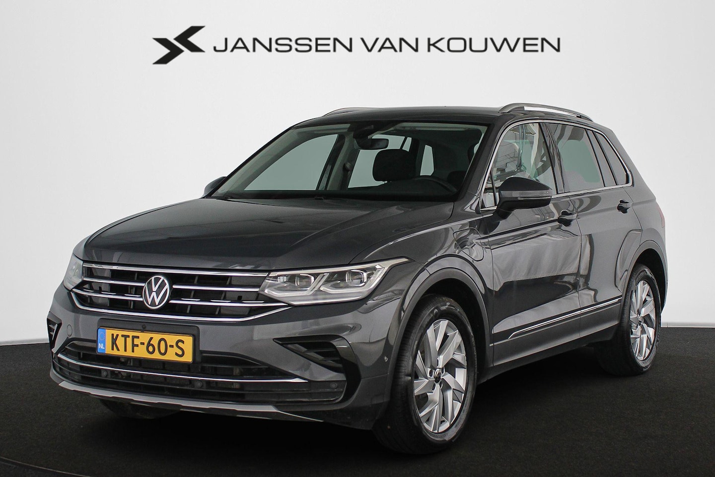 Volkswagen Tiguan - 1.5 eHybrid Elegance Trekhaak Stuur-Stoelverwarming 360-Camera Keyless IQ-Light - AutoWereld.nl
