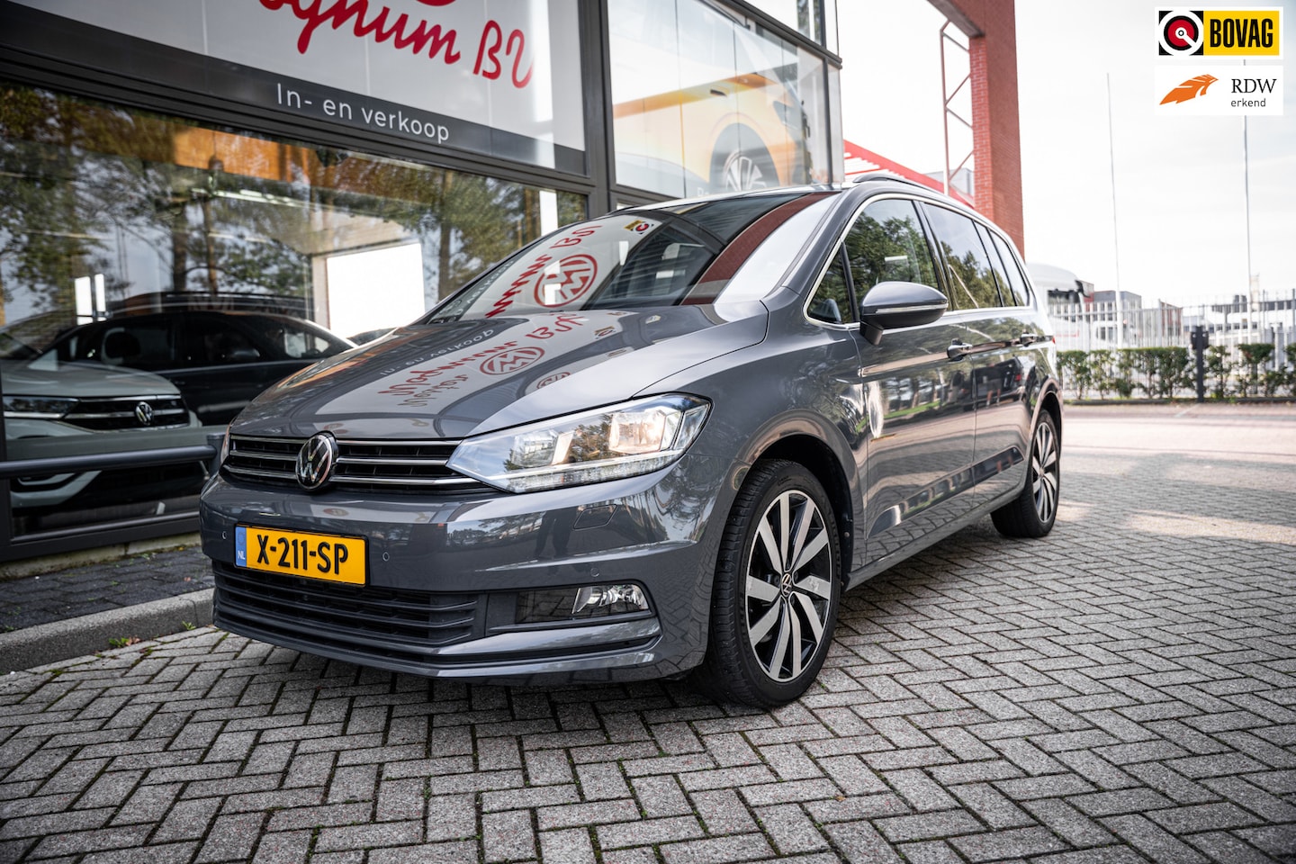 Volkswagen Touran - 1.5 TSI Highline 7p | Autom. | PDC | Cruise | Trekhaak | LMV | Climate | - AutoWereld.nl