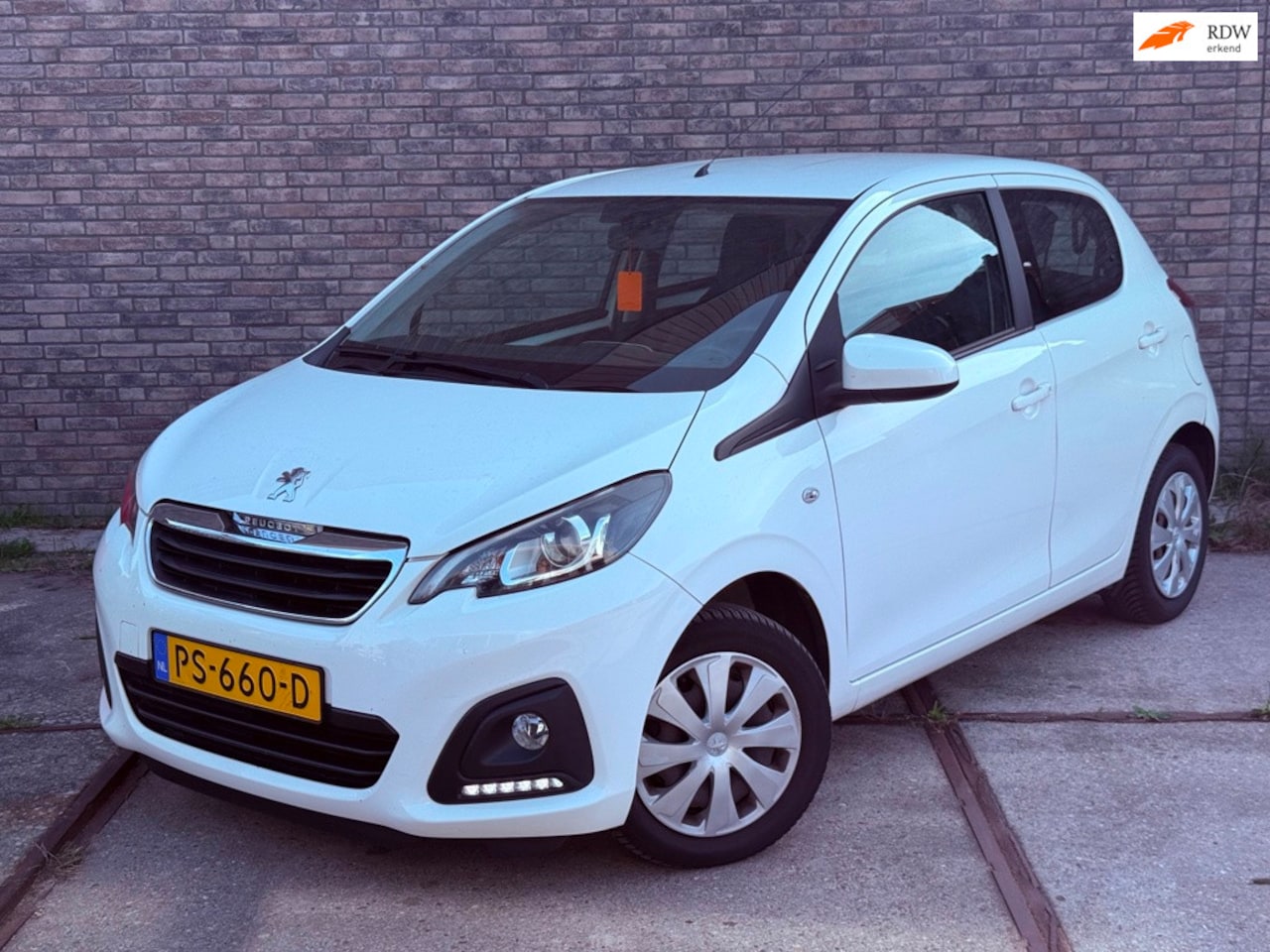 Peugeot 108 - 1.0 e-VTi Active Airco Carplay - AutoWereld.nl
