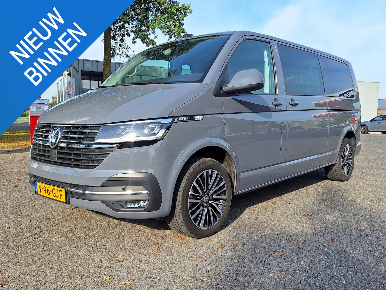 Volkswagen Transporter - 2.0 TDI L2H1 30 DC Bulli Automaat | NL-Auto | Trekhaak | Blindspot | Park Assist | Airbag- - AutoWereld.nl