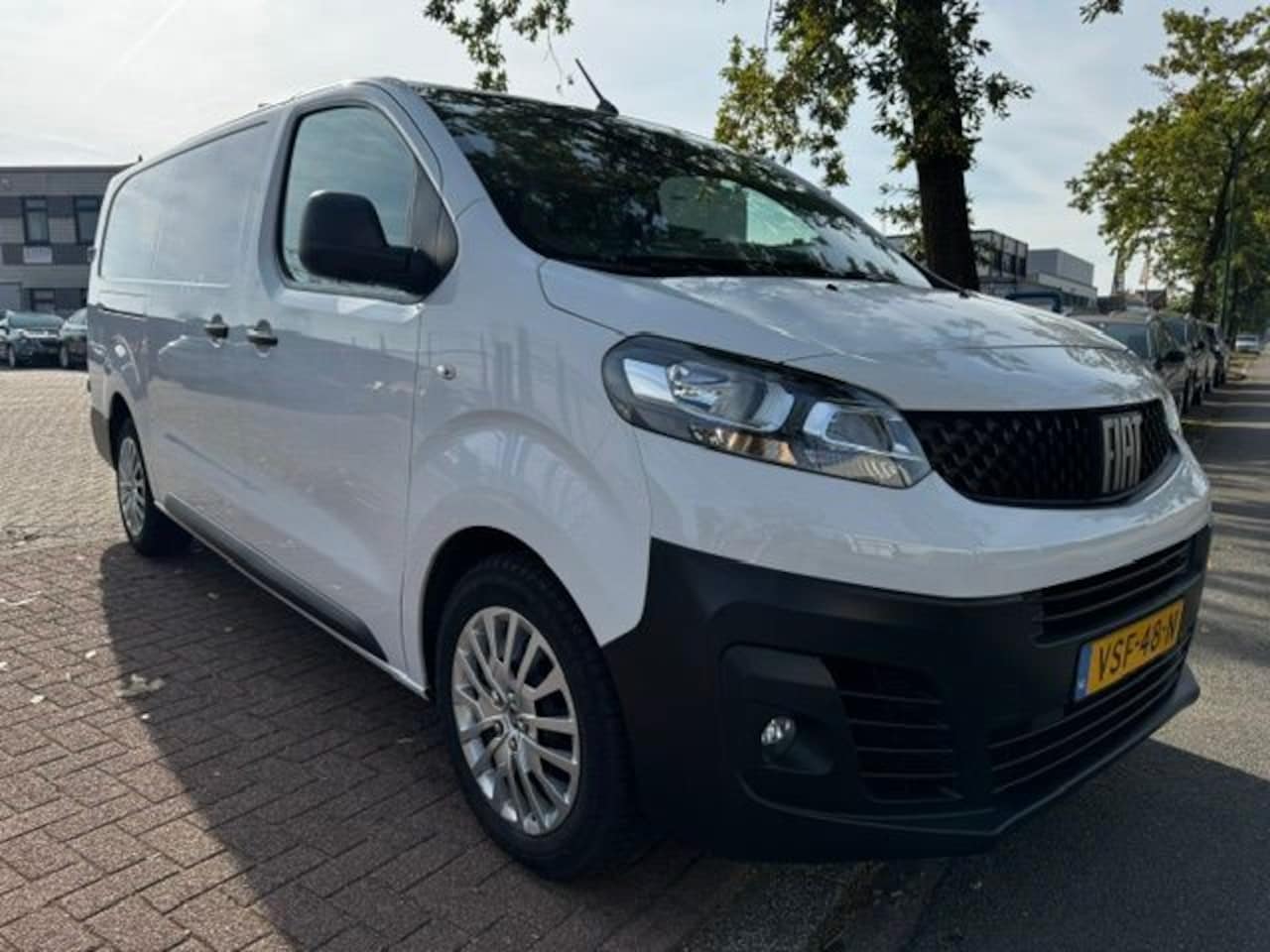 Fiat Scudo - 2.0 MultiJet 145pk L3 SX Euro6 Airco/ECC,Navigatie,3 Zits - AutoWereld.nl