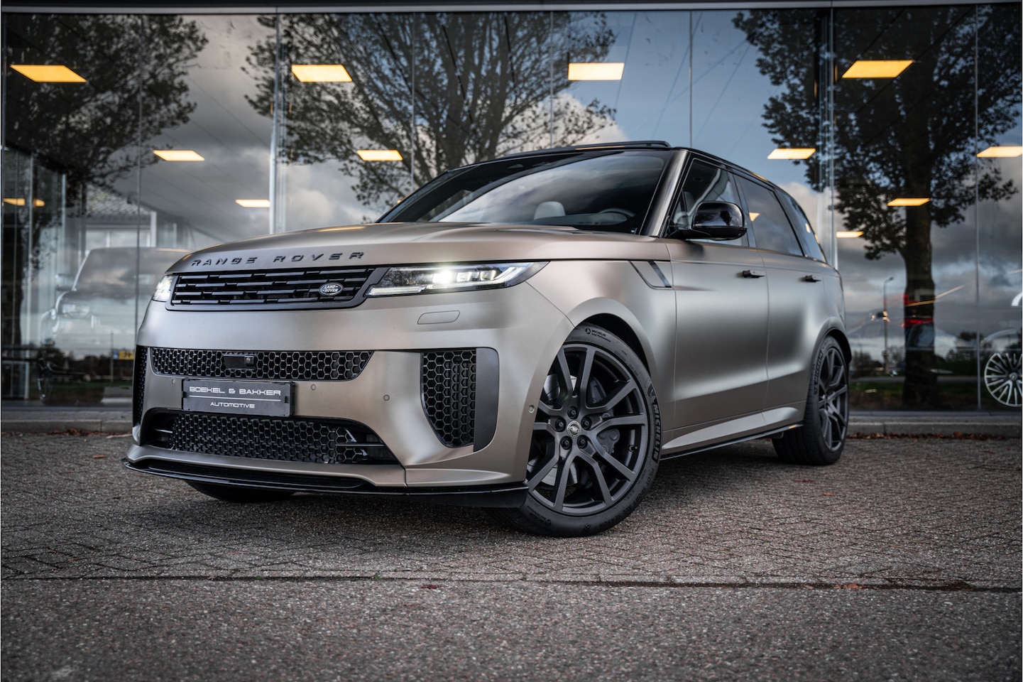 Land Rover Range Rover Sport - 4.4 P635 SV Edition One Carbon Bronze ** Panorama** 23" CARBON velgen** NP 312K - AutoWereld.nl
