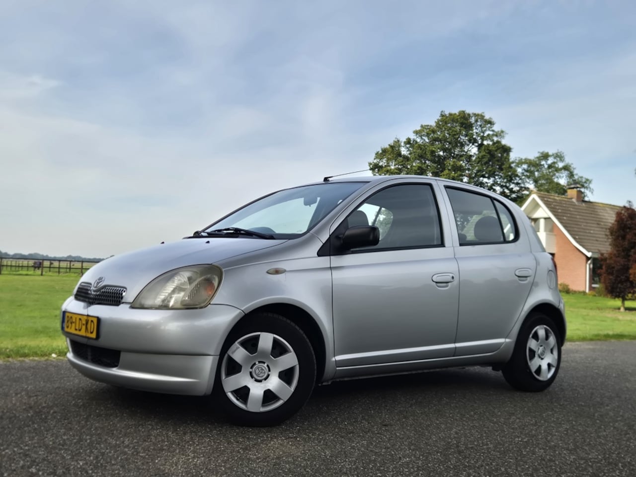 Toyota Yaris - 1.3 VVT-i Sol Automaat, Airco, prijs rijklaar - AutoWereld.nl
