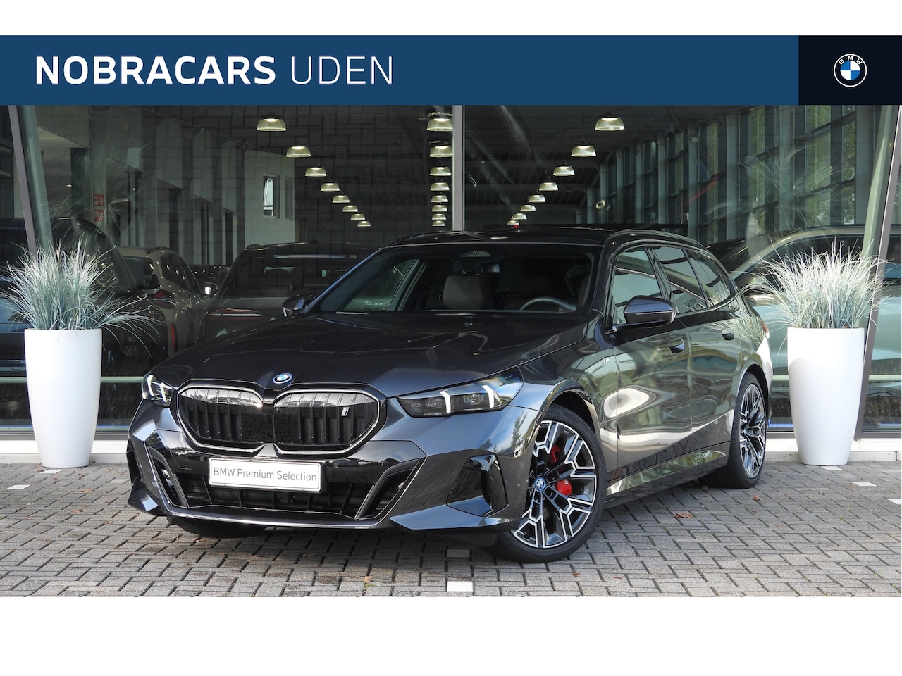 BMW i5 Touring - eDrive40 M Sport / Panoramadak / Trekhaak / Comfortstoelen / Adaptieve LED / Parking Assis - AutoWereld.nl