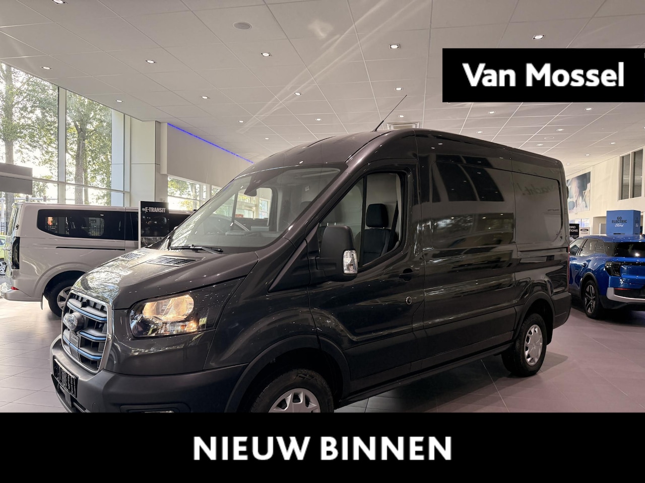Ford E-Transit - 350 L2H2 Trend 68 kWh 25KM, auto niet gebruikt! Showroomaanbieding | Pro-power 230v in laa - AutoWereld.nl