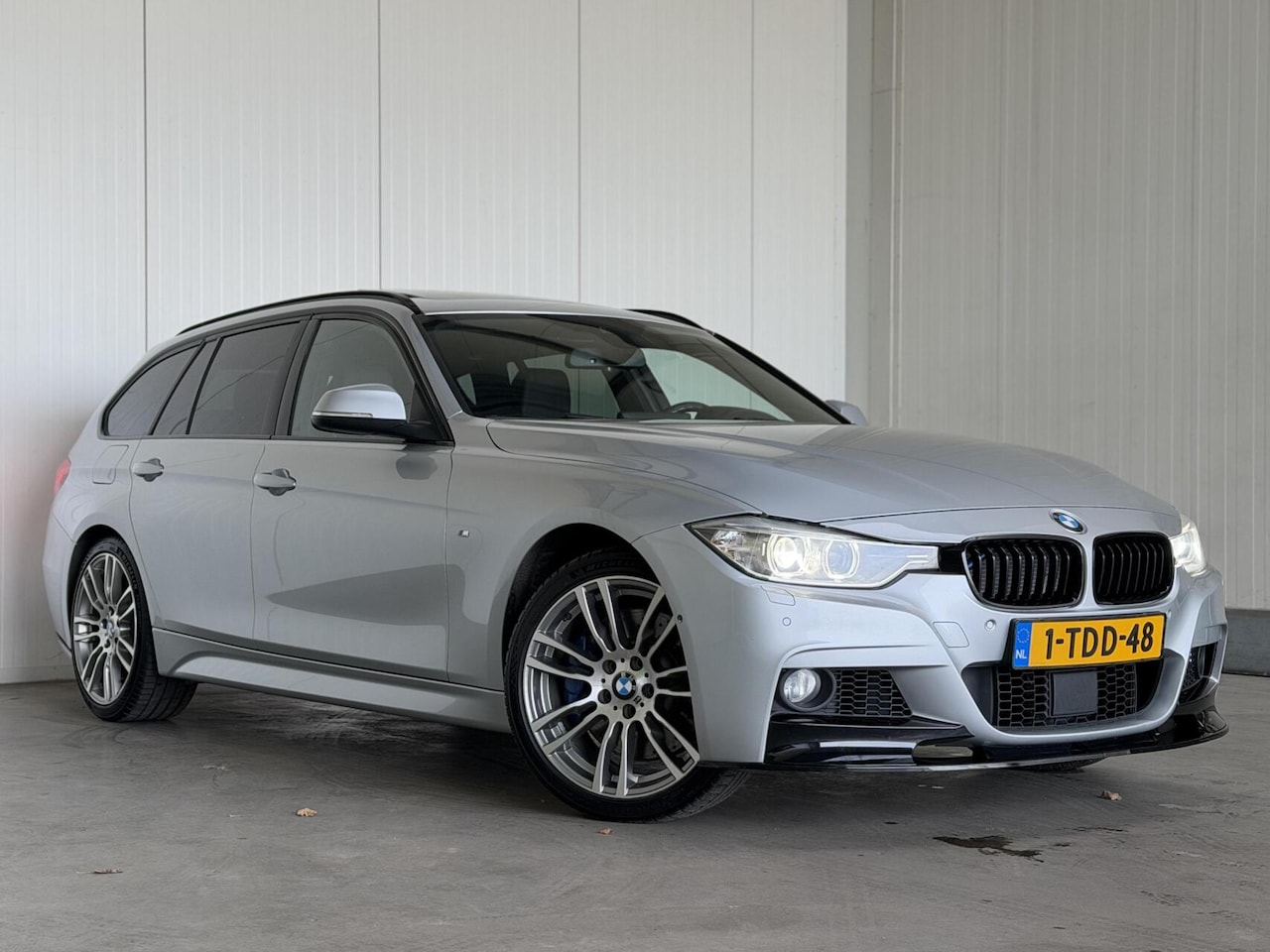 BMW 3-serie Touring - 335i xDrive High Executive 335i xDrive High Executive - AutoWereld.nl