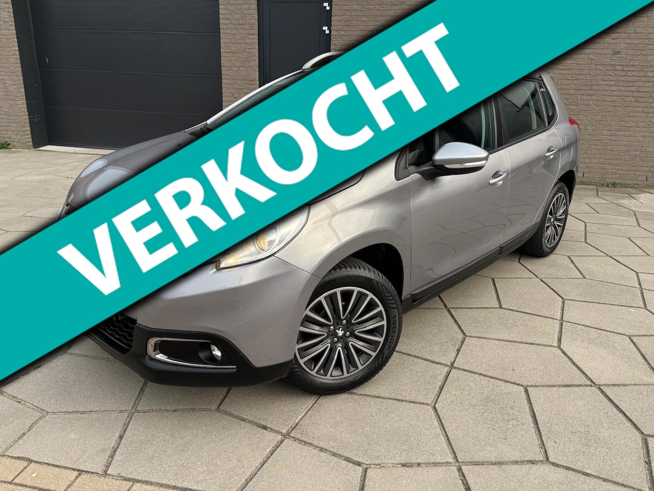 Peugeot 2008 - 1.2 PureTech Act. | AUTOM.|nieuwe Riem|Pano-dak|Trekh.|Navi GROOT scherm - AutoWereld.nl