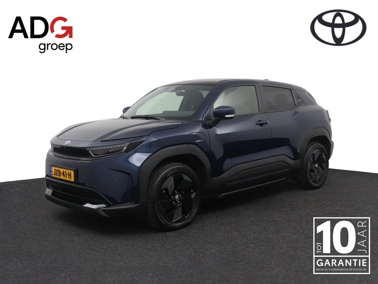 Toyota Urban Cruiser - Dynamic 61 kWh | Stuur en stoelverwarming | Navigatie | Parkeersensoren | All season bande - AutoWereld.nl