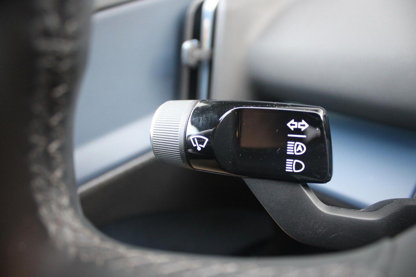 Volvo EX30 - Single Motor Extended Range Plus 69 kWh | Verwarmbare voorstoelen en stuurwiel | Apple car - AutoWereld.nl