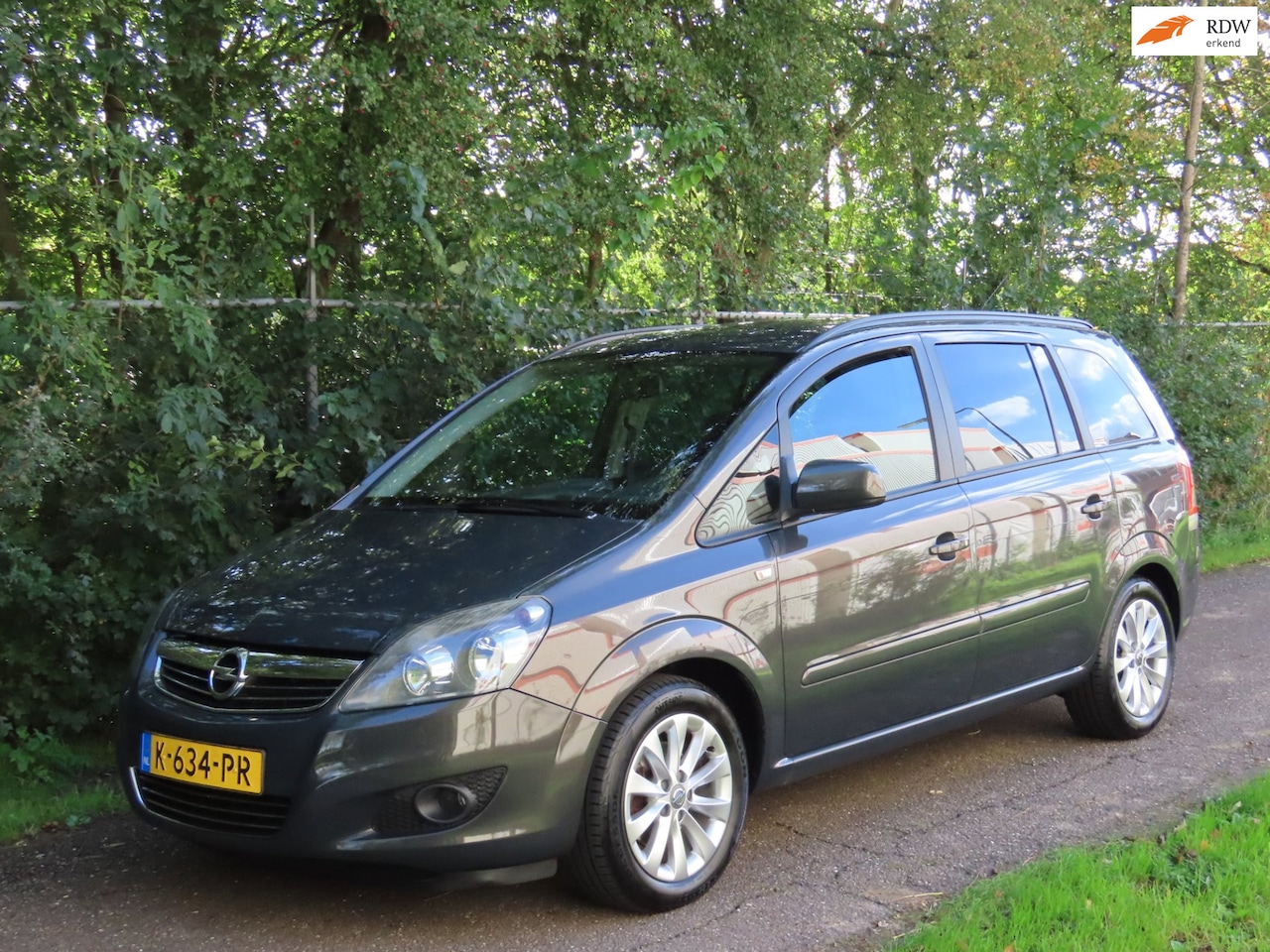 Opel Zafira - 1.8 Cosmo 7p ! *Dist VV - AutoWereld.nl