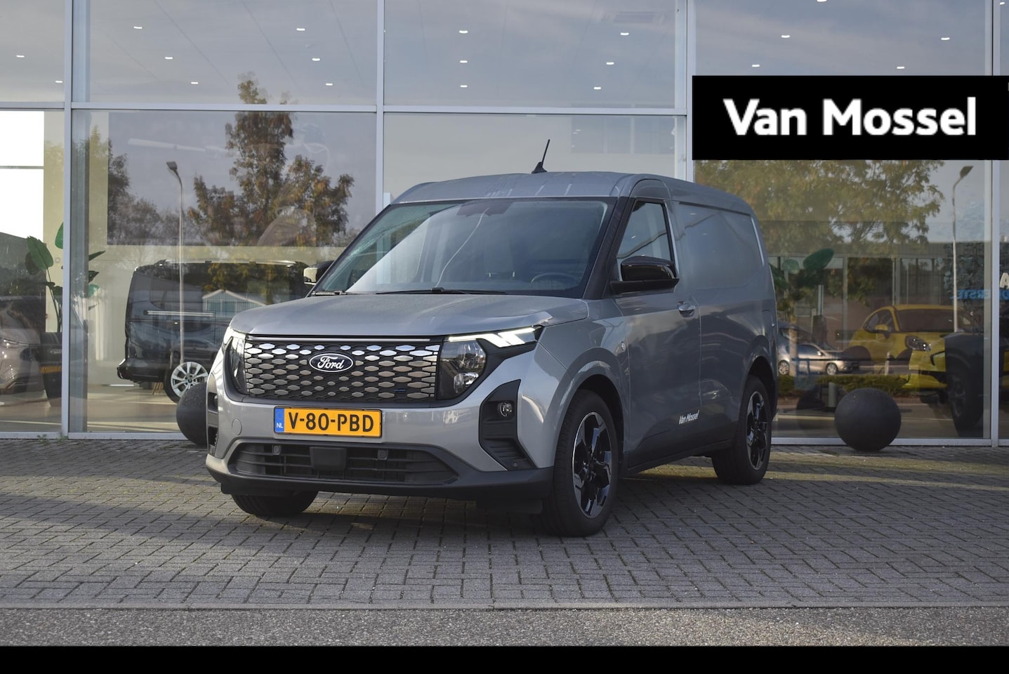 Ford Transit Courier - E-Transit Limited 44 kWh | Climate Control | Adaptive Cruise Control | Trekhaak | Achterui - AutoWereld.nl