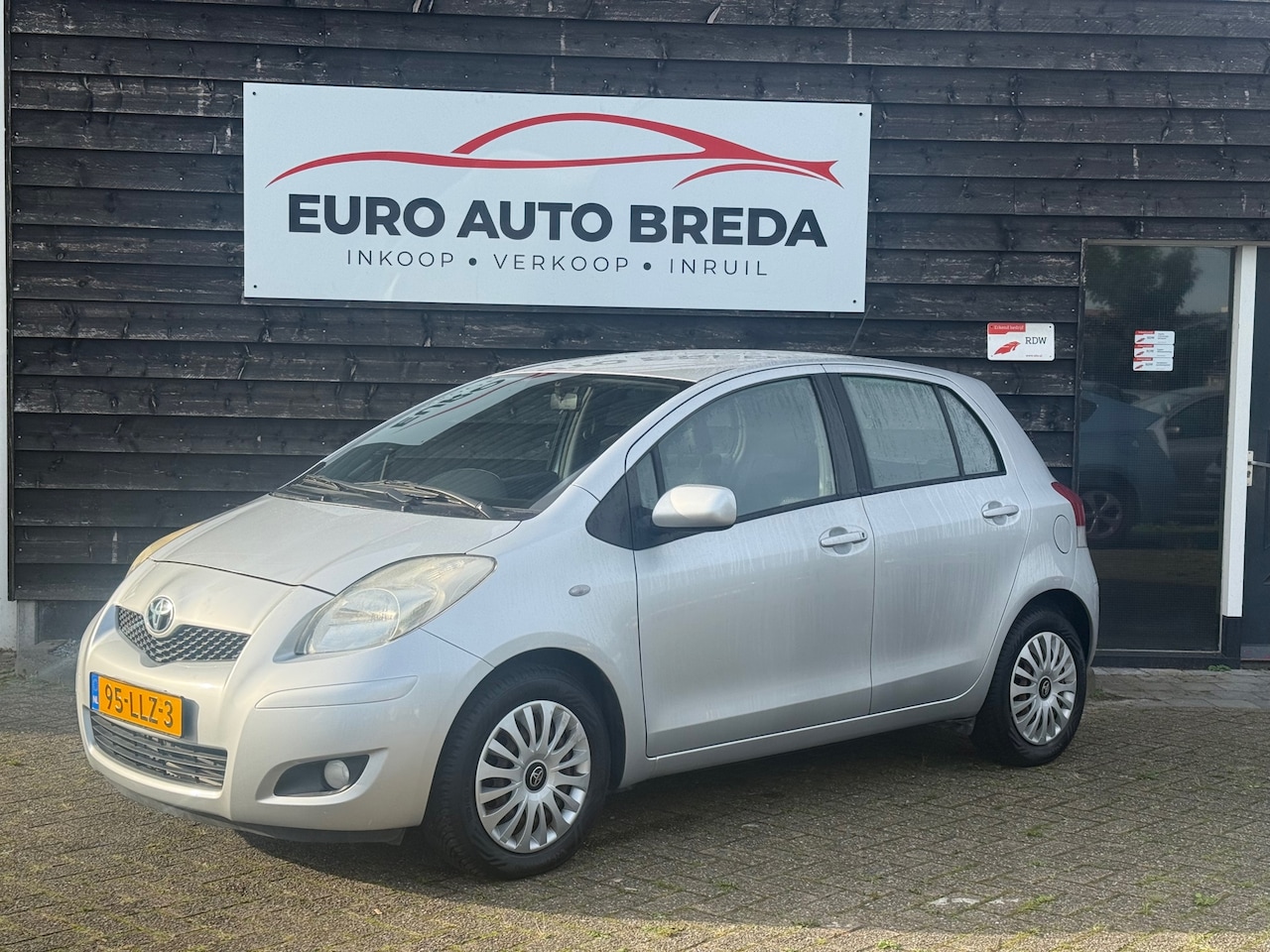 Toyota Yaris - 1.3 VVT-i Aspiration 1.3 VVTi Aspiration - AutoWereld.nl