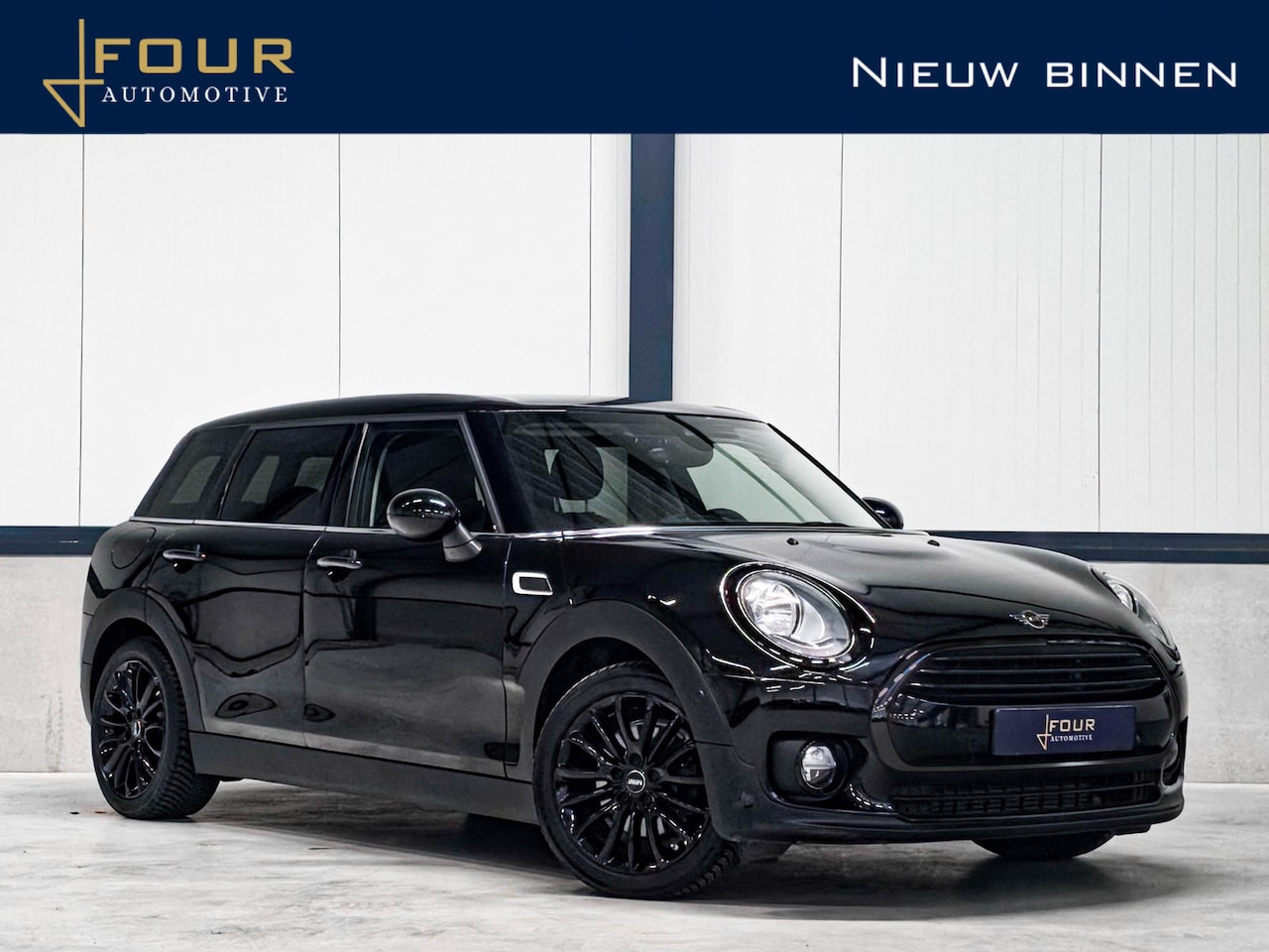MINI Clubman - 1.5 Cooper Black edition | Carplay | Stoelverwarming | Keyless | Sfeerverlichting | All Se - AutoWereld.nl