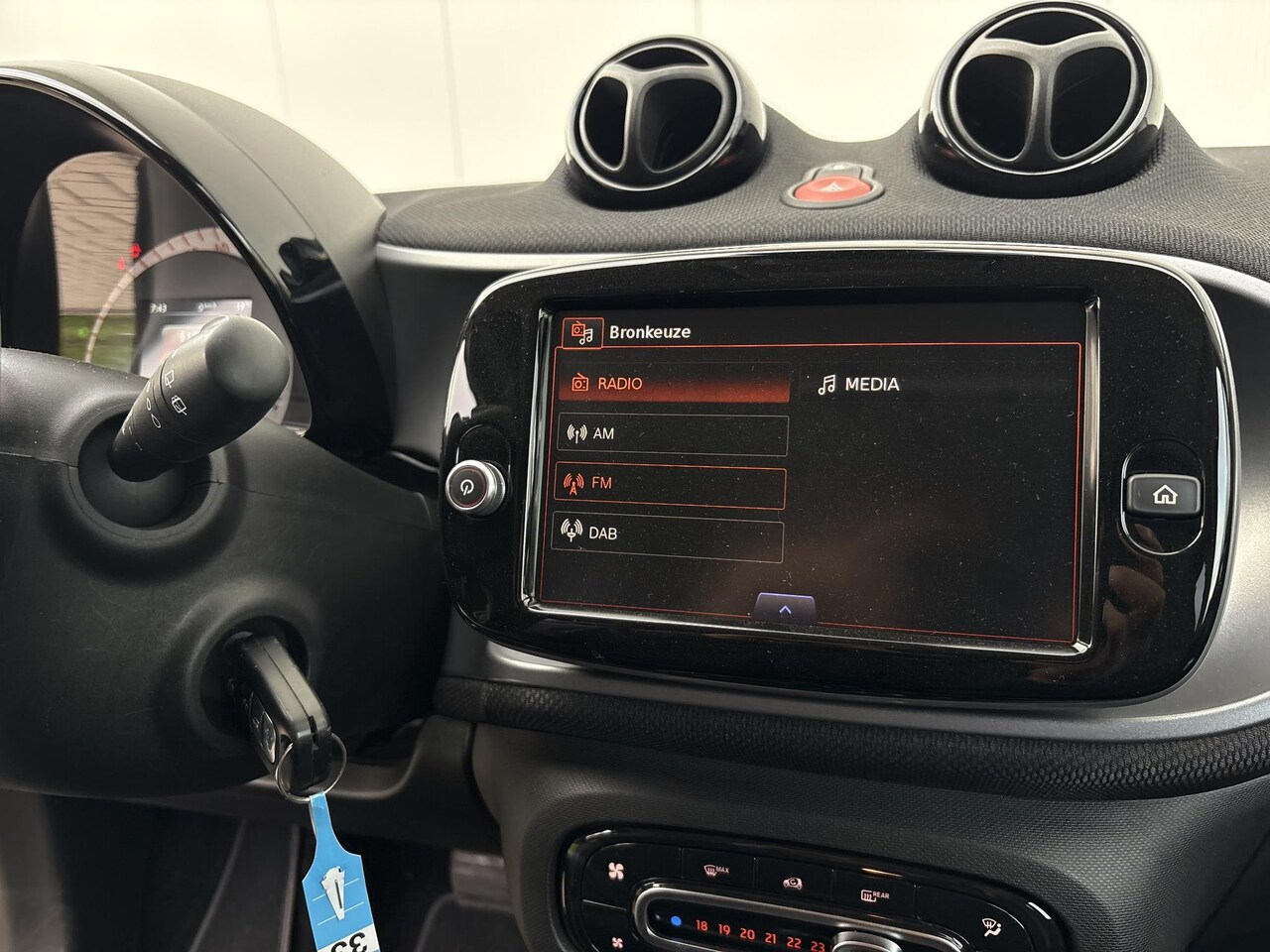 Smart Forfour - EQ 18 kWh | CABRIO | JBL Audio | nieuw model | 4x Stoelverwarming | VOL opties