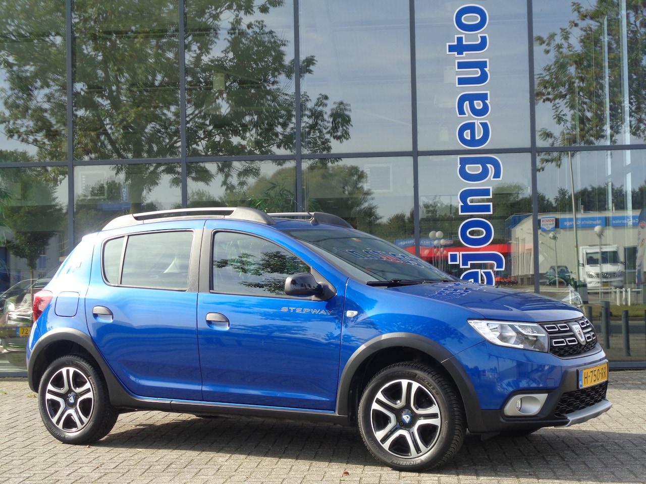 Dacia Sandero Stepway - Serie Limitee 15th Anniversary 1.0 TCe 100pk LPG-G3 Trekhaak Clima Cruise Navi Camera NL - AutoWereld.nl