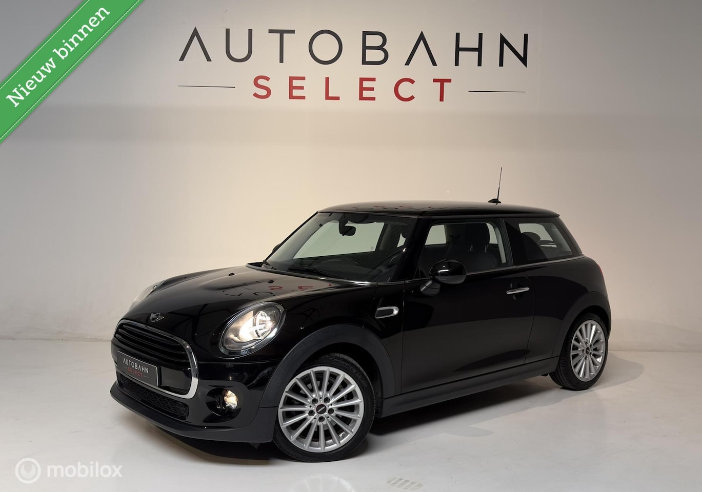 MINI 3-Deurs - 1.5 Cooper Business/ org NL/ 17"/ Cruise/ navi - AutoWereld.nl