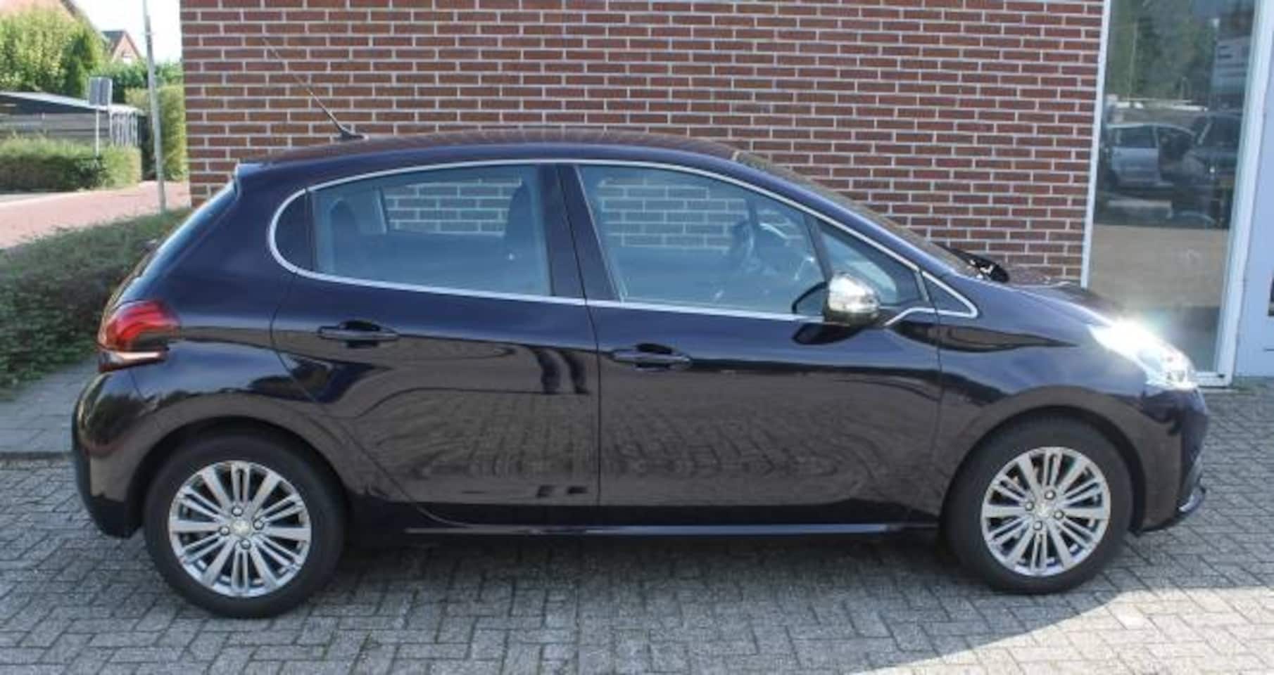 Peugeot 208 - 1.2 Puretech 110pk 5D Allure