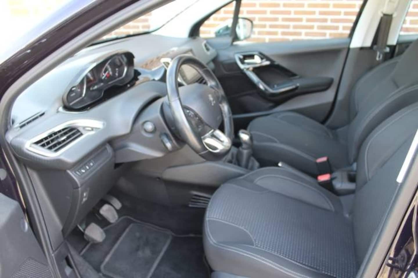 Peugeot 208 - 1.2 Puretech 110pk 5D Allure