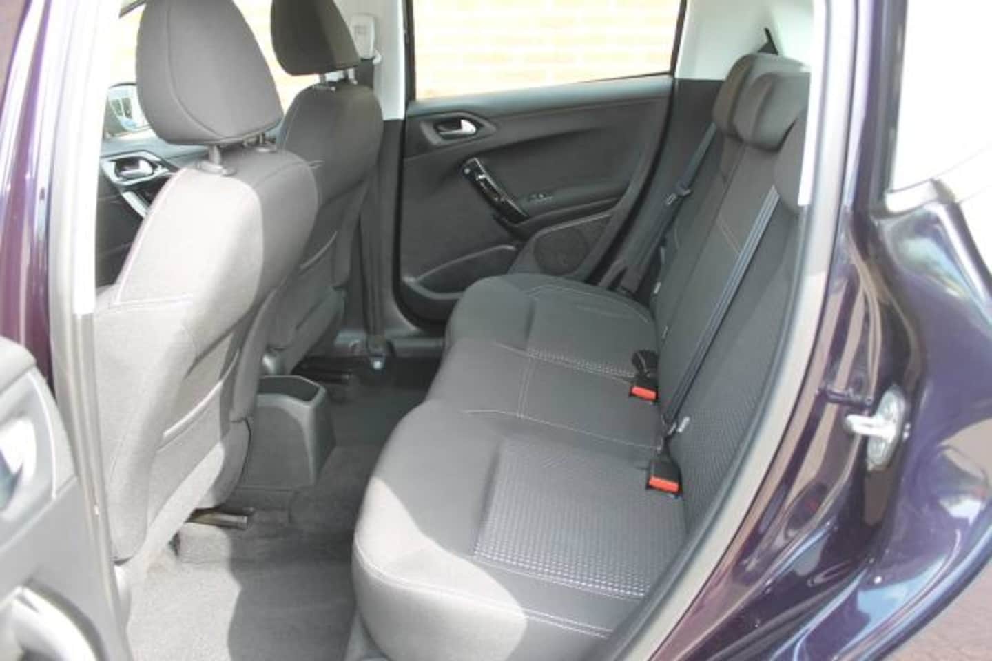 Peugeot 208 - 1.2 Puretech 110pk 5D Allure