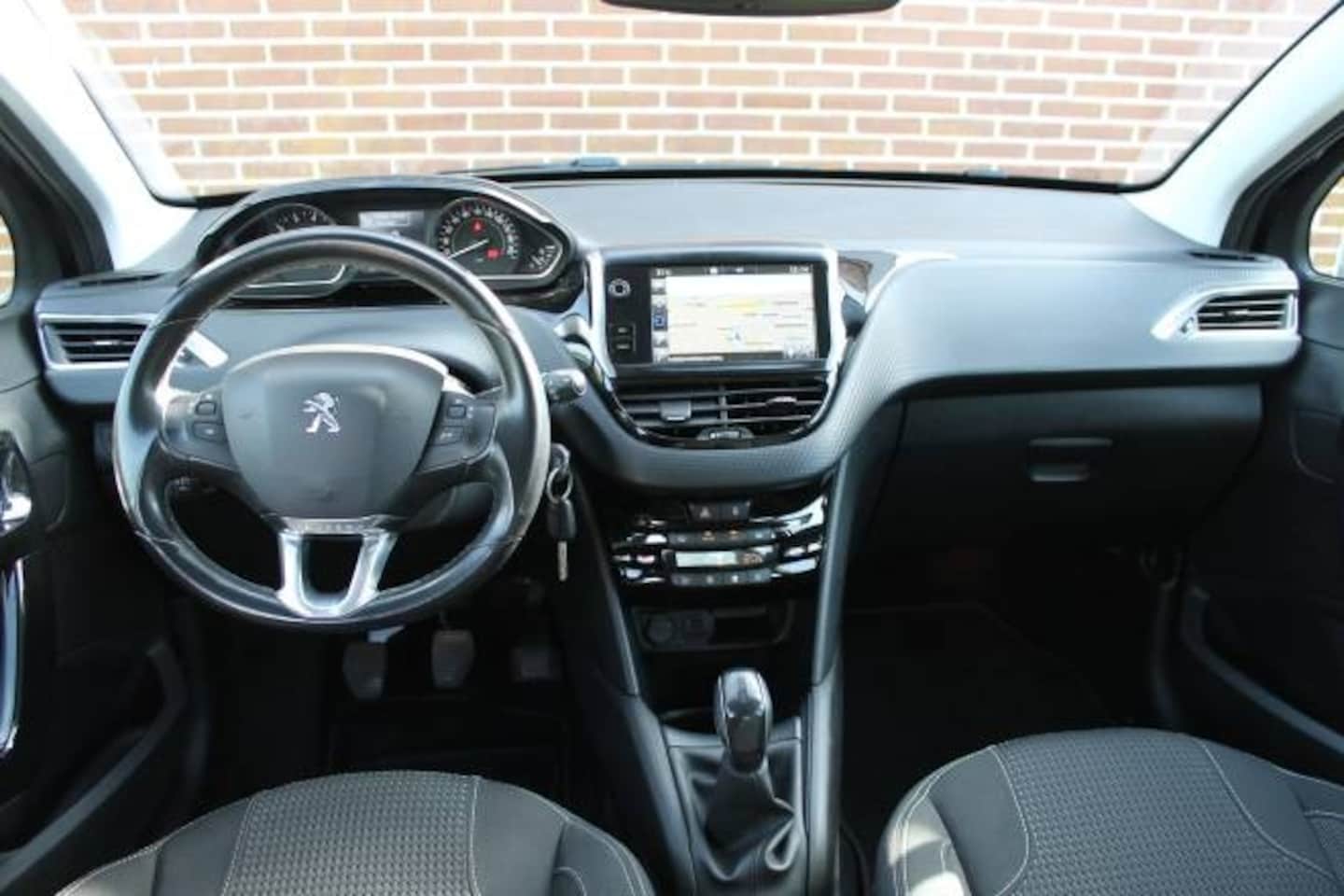 Peugeot 208 - 1.2 Puretech 110pk 5D Allure