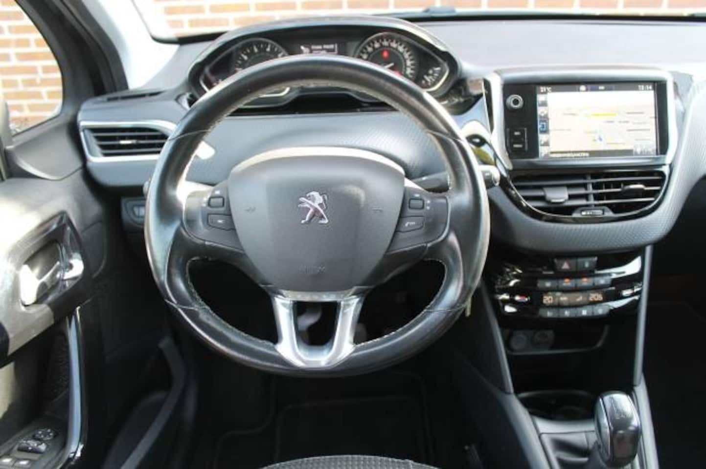 Peugeot 208 - 1.2 Puretech 110pk 5D Allure