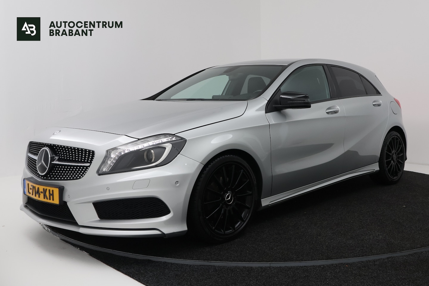 Mercedes-Benz A-klasse - 180 Ambition (STOELVERWARMING, NAVIGATIE, PARKEERSENSOREN) - AutoWereld.nl