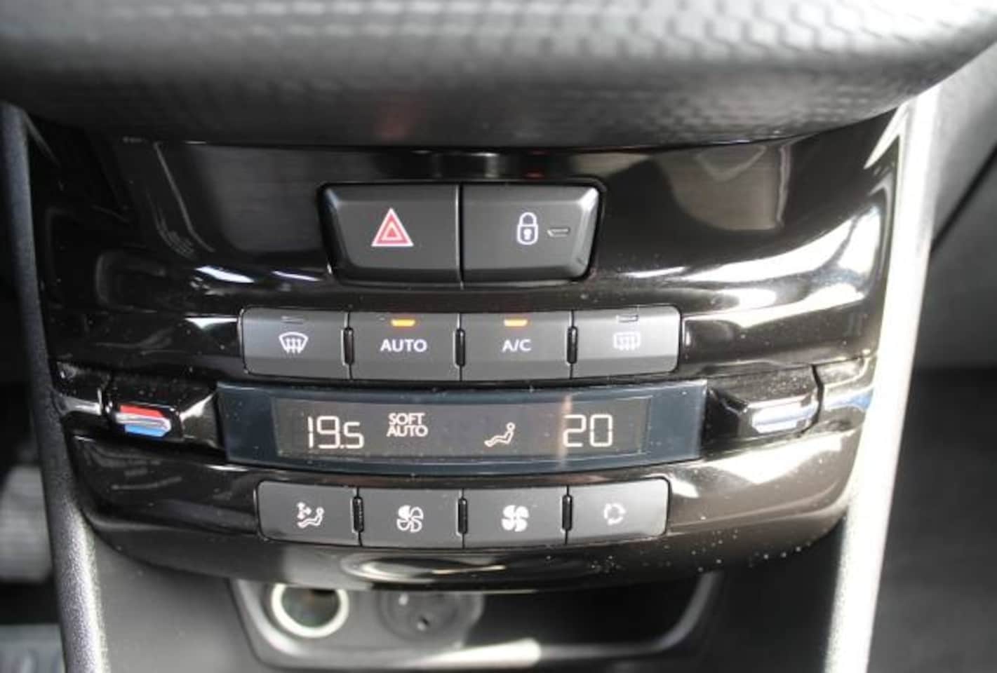 Peugeot 208 - 1.2 Puretech 110pk 5D Allure