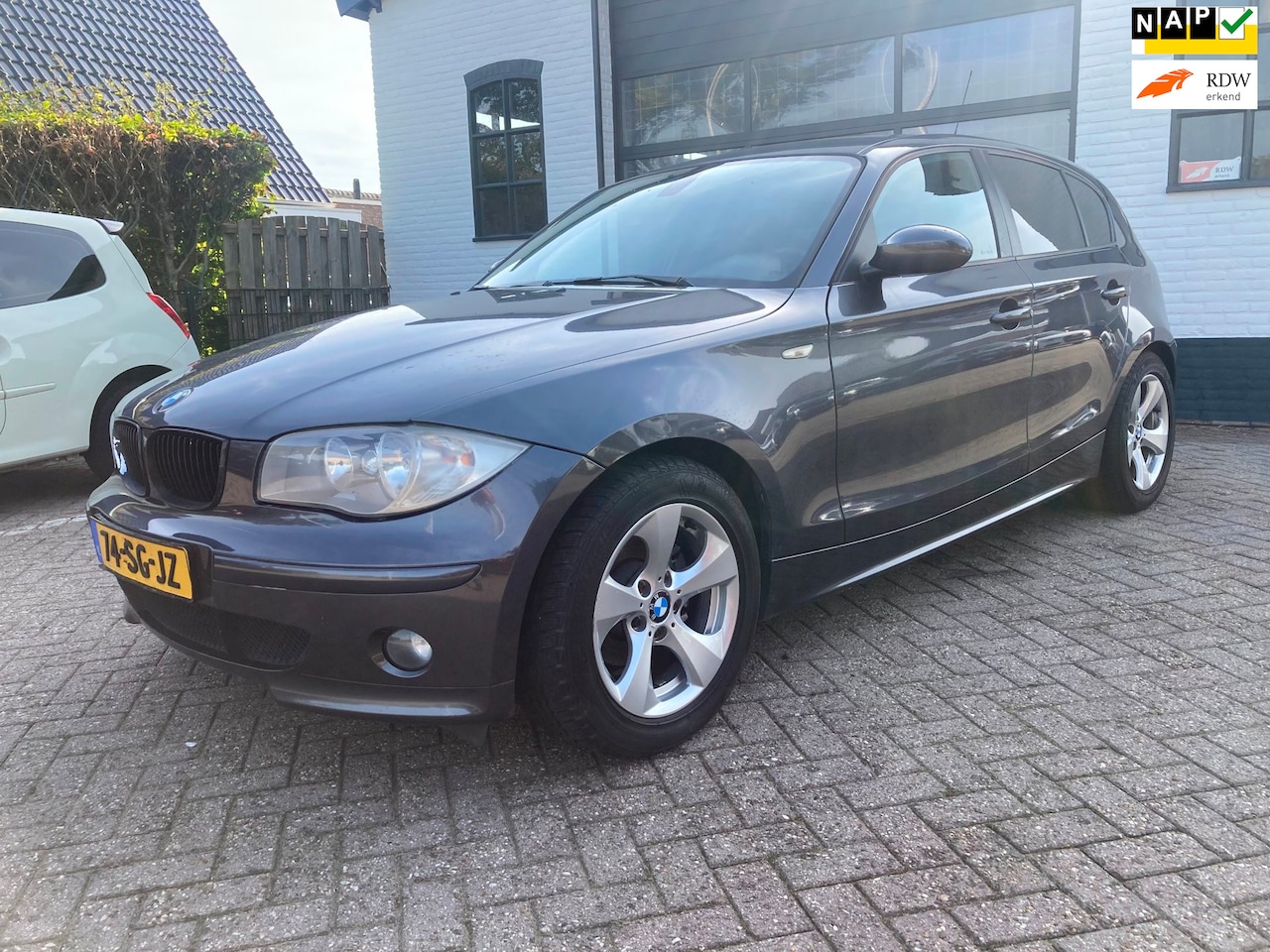 BMW 1-serie - 118i High Executive Bj 2005, Clima, Cruise, PDC, inruil is mogelijk - AutoWereld.nl