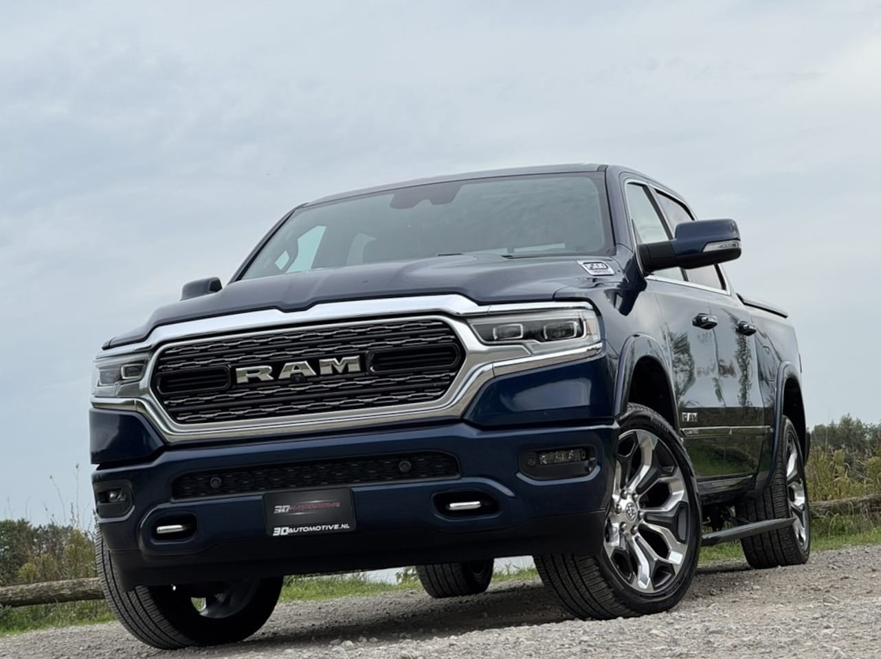 Dodge Ram 1500 - LIMITED 5.7L V8, LAGE BIJTELLING, 1E EIG, DEALER ONDERH, PANO, H&K, BLIS, ACC, 360, MEMORY - AutoWereld.nl