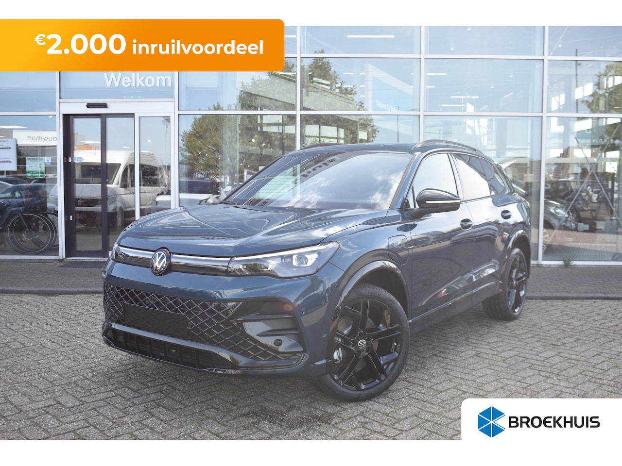 Volkswagen Tiguan - R-Line Edition 204PK DSG-6 e-Hybride | Navigatie | 360 camera | Pano | Stoel + Stuur verw. - AutoWereld.nl