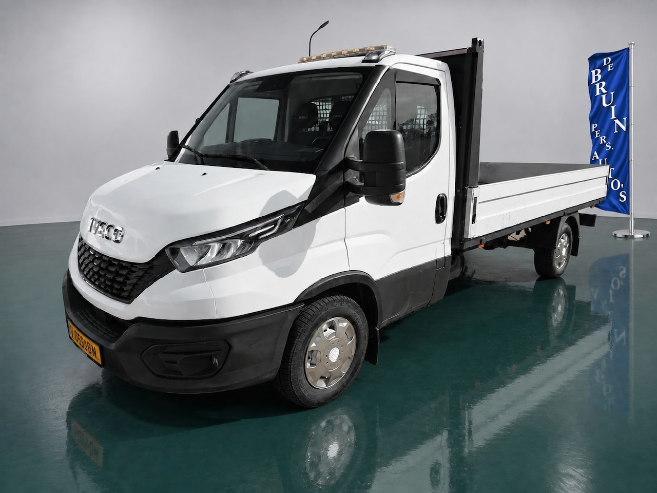 Iveco Daily - 35 S 14 300 35S14 Pick-Up / Open Laadbak Airco Cruisecontrol Trekhaak 3500 Kg - AutoWereld.nl