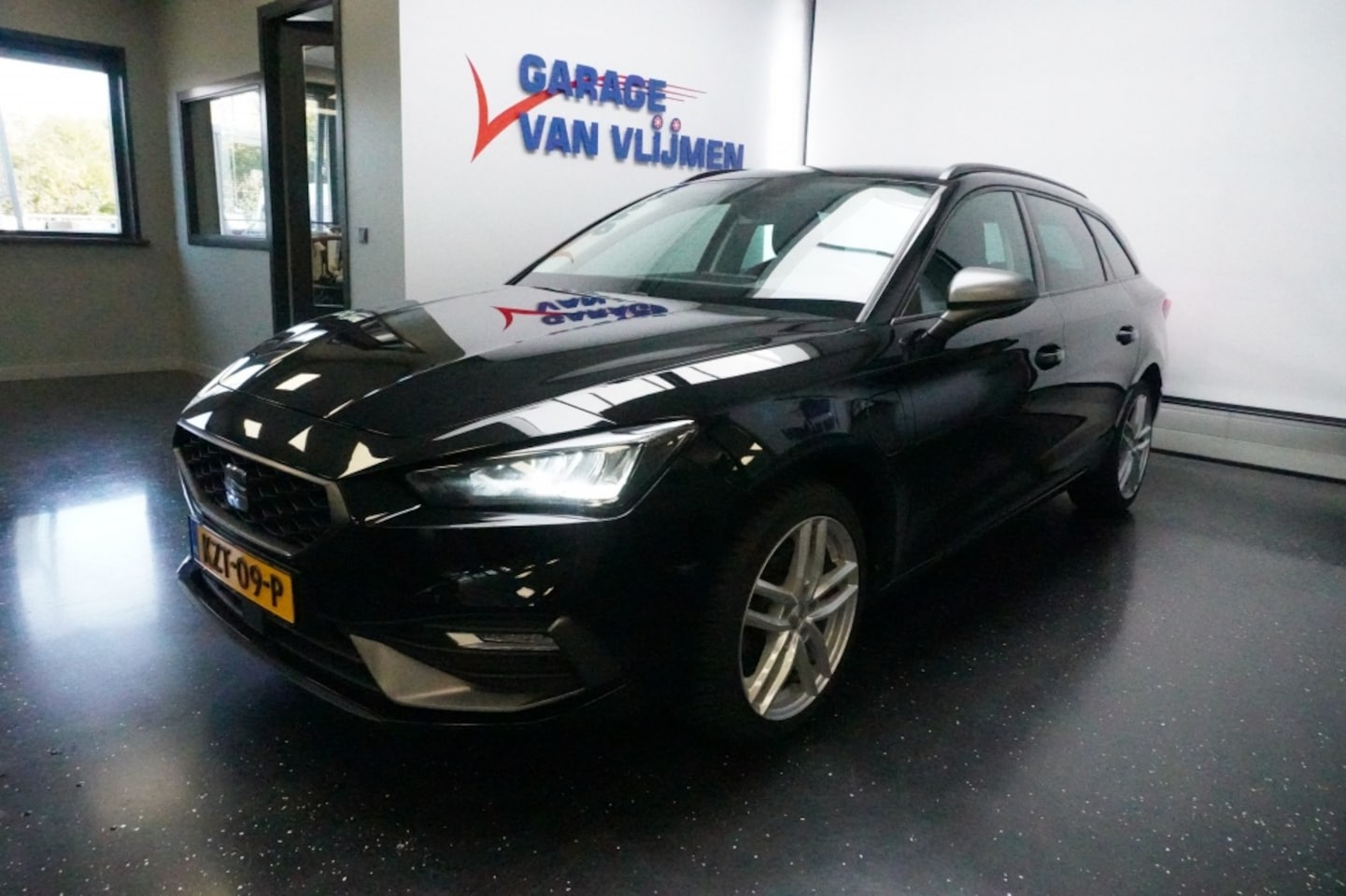 SEAT Leon Sportstourer - 1.4 e-Hybrid PHEV FR SOH 89% Camera/Carplay/Trekhaak/ACC - AutoWereld.nl