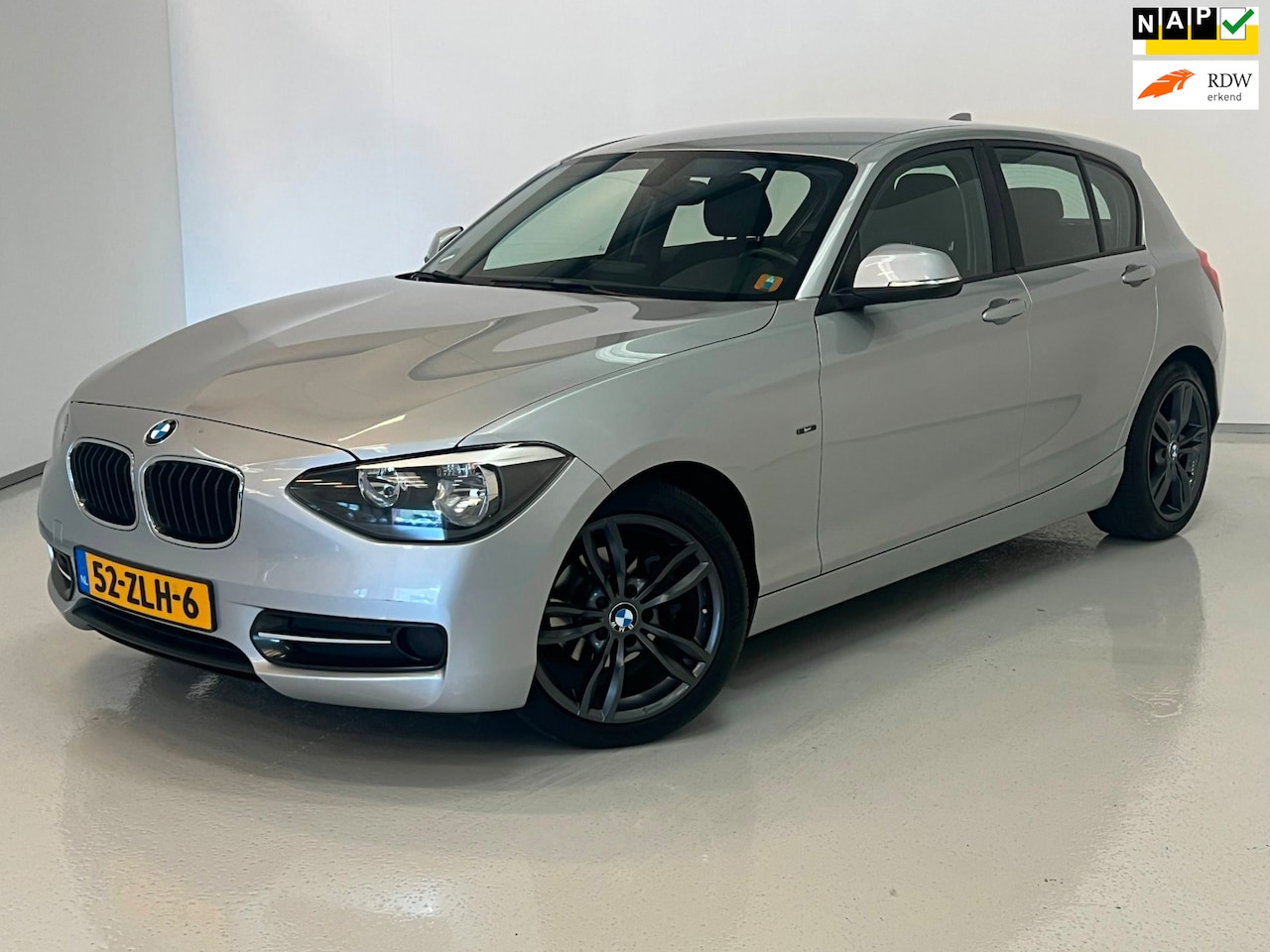 BMW 1-serie - 116i Sport / NL-auto / Navi / Bluetooth / Airco - AutoWereld.nl