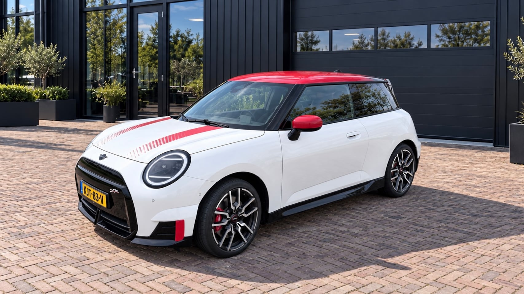 MINI 3-Deurs - JCW John Cooper Works 54.2 kWh Two-Tone dak, JCW, 18inch Sportbanden Nieuwstaat - AutoWereld.nl