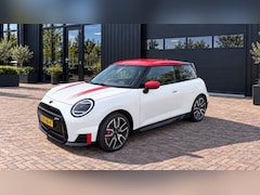 MINI 3-Deurs - JCW John Cooper Works 54.2 kWh Two-Tone dak, JCW, 18inch Sportbanden Nieuwstaat