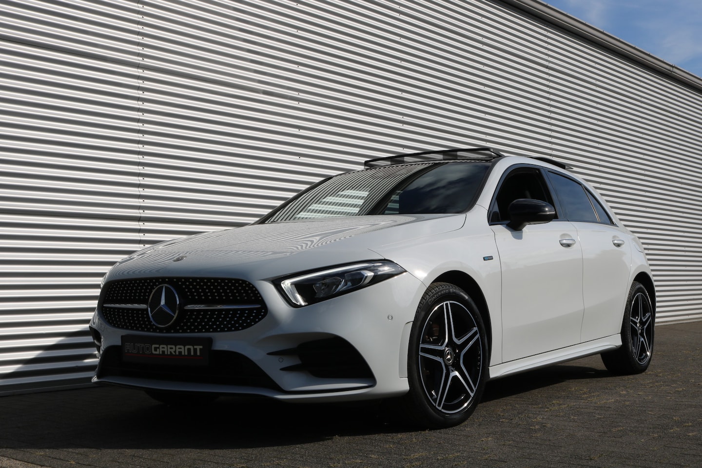 Mercedes-Benz A-klasse - 250 e AMG Pakket AMG NightPakket (Pano Sportleder/Memory Carplay Widescreen Camera Burmest - AutoWereld.nl