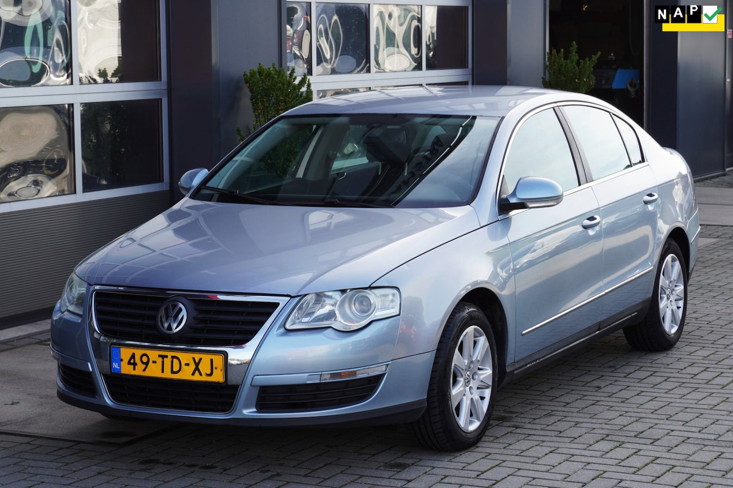 Volkswagen Passat - 1.6 Comfortl. NAP Clima/Cruise/APK 04-2027 - AutoWereld.nl